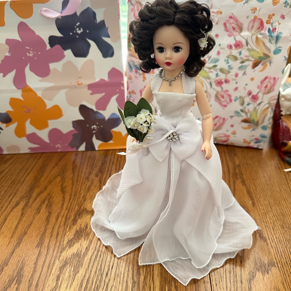 RARE - Madame Alexander Cosmopolitan Bride with Bouquet, COA and Original Box